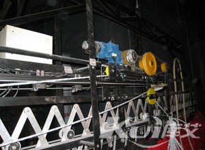 對開、串疊幕機